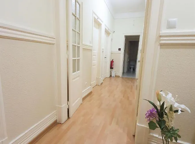 Midis - Local ゲストハウス 2*