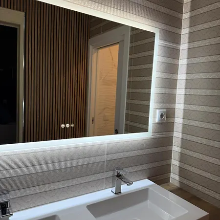 Midis - Local Pensjonat Lizbona